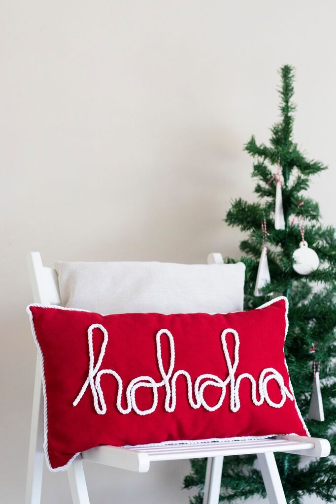 Aberto Design Ukrasni jastuk sa novogodišnjim motivom BSY117, 55x35x10 cm, Crveni