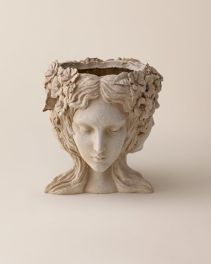 Madame Coco Dekorativna bista Sagasse, Bela