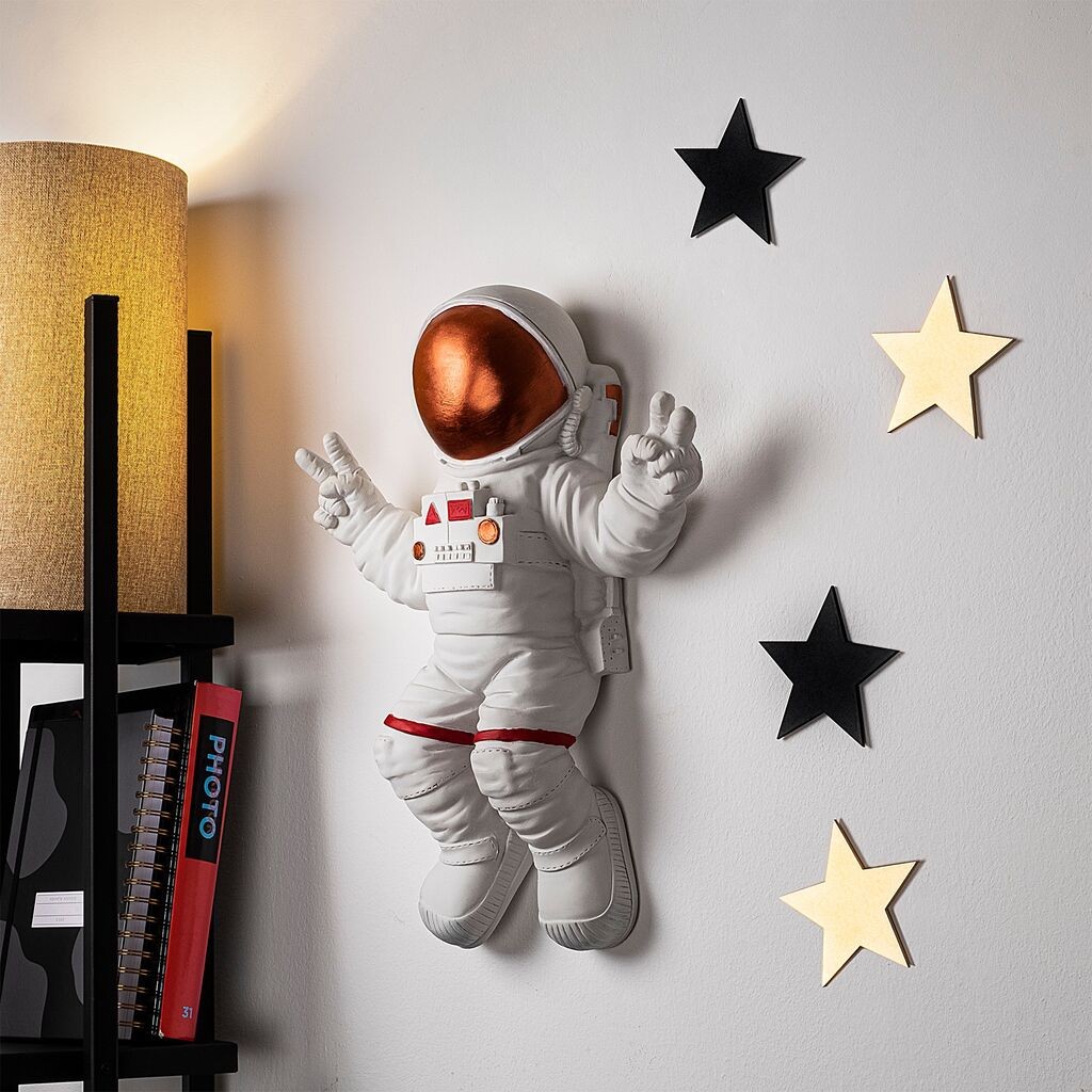 Wallity Zidna dekoracija Peace Sign Astronaut-3, 35cmx47cmx10cm, Bela