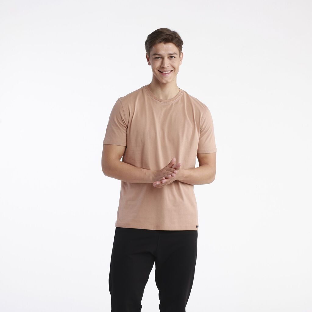 Rang Muška majica Eduardo, Boja kože