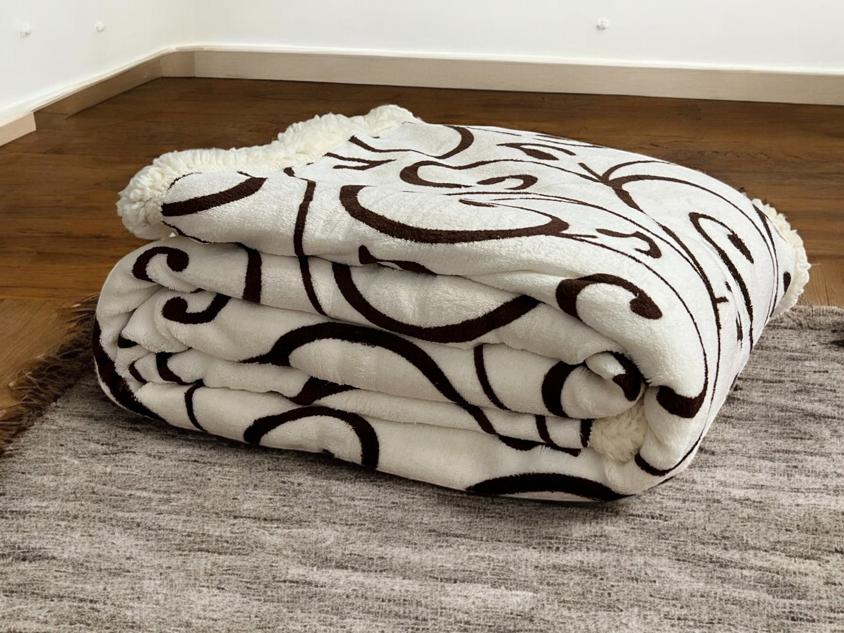 VIKTORIJA Ćebe Delta Pattern150x200cm