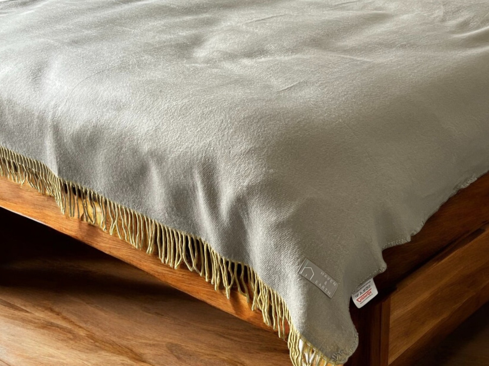 VIKTORIJA Ćebe-prekrivač Spring 150x200cm, Sivi