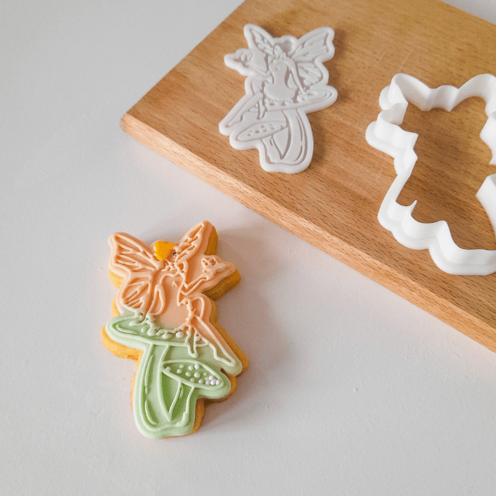 KREATIVNI SLATKIŠI Modla za kolače Vila na pečurkama, 10 cm, Bela