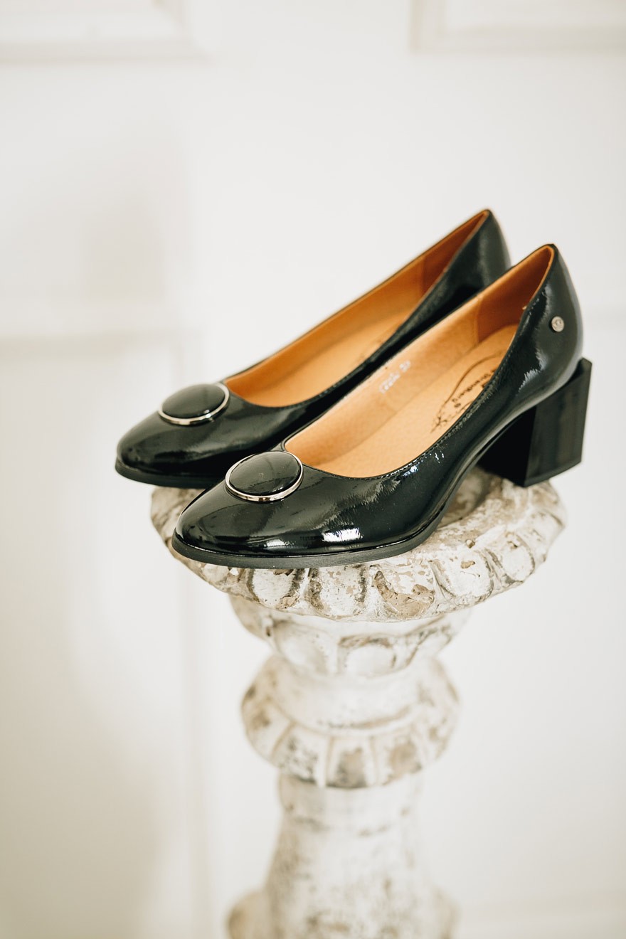 Ženske cipele sa šnalom, Lakovane, Crne