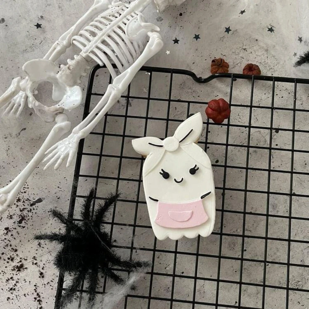 KREATIVNI SLATKIŠI Modla za kolače i ukrase Ženski duh, 7 cm, Bela