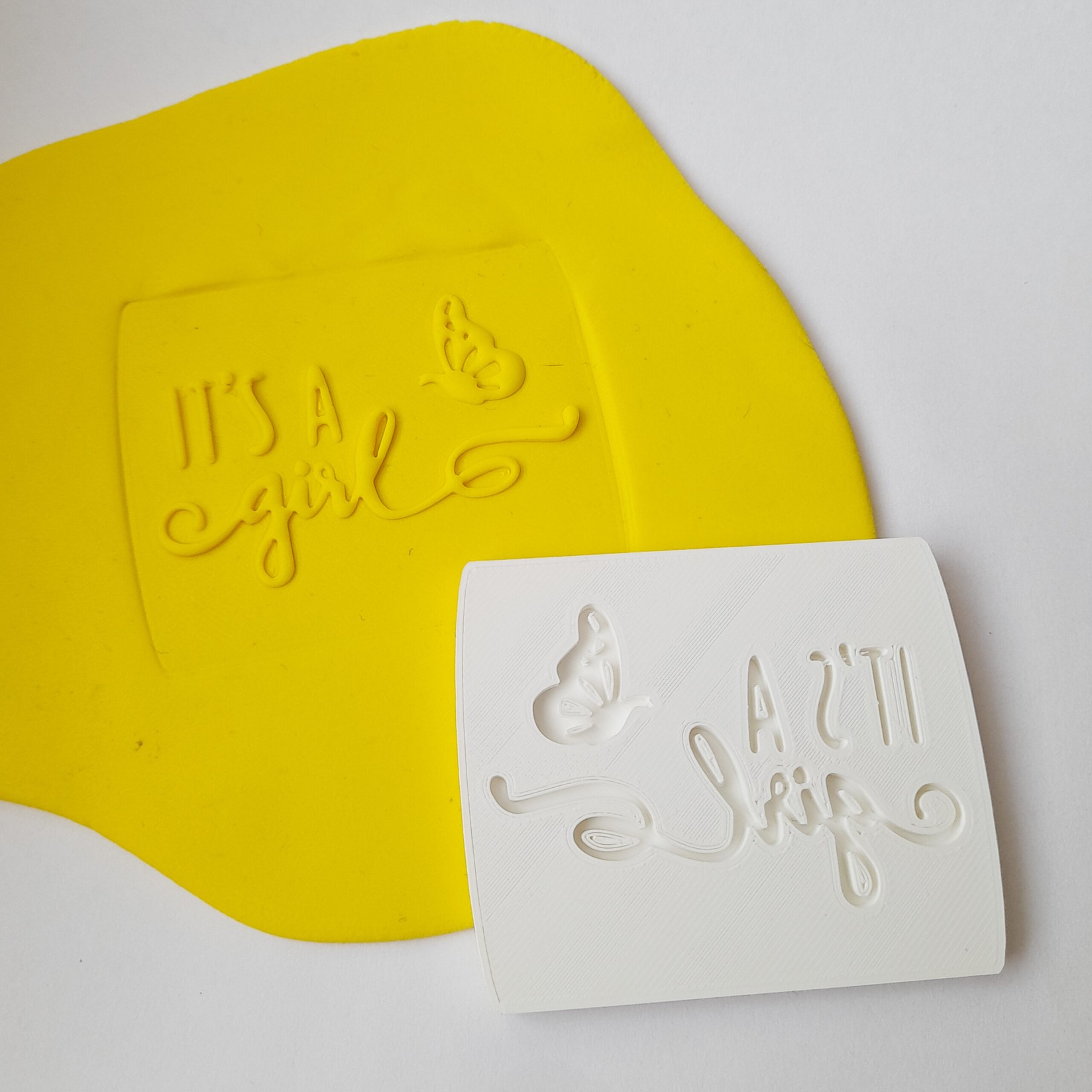 KREATIVNI SLATKIŠI Modla za kolače i ukrase It's a girl, 8 cm, Bela