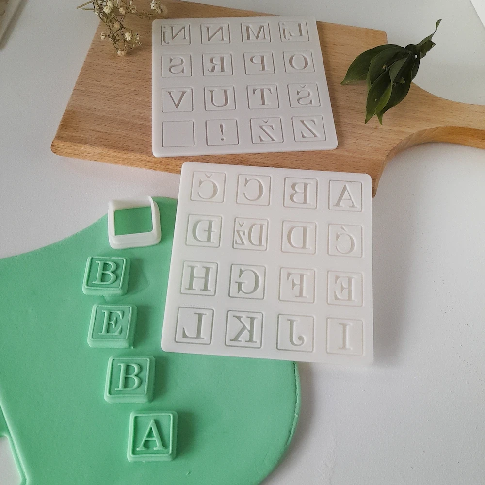 KREATIVNI SLATKIŠI Modle za kolače i ukrase Reljef latinica kockice, 2 cm, 2 komada, Bela