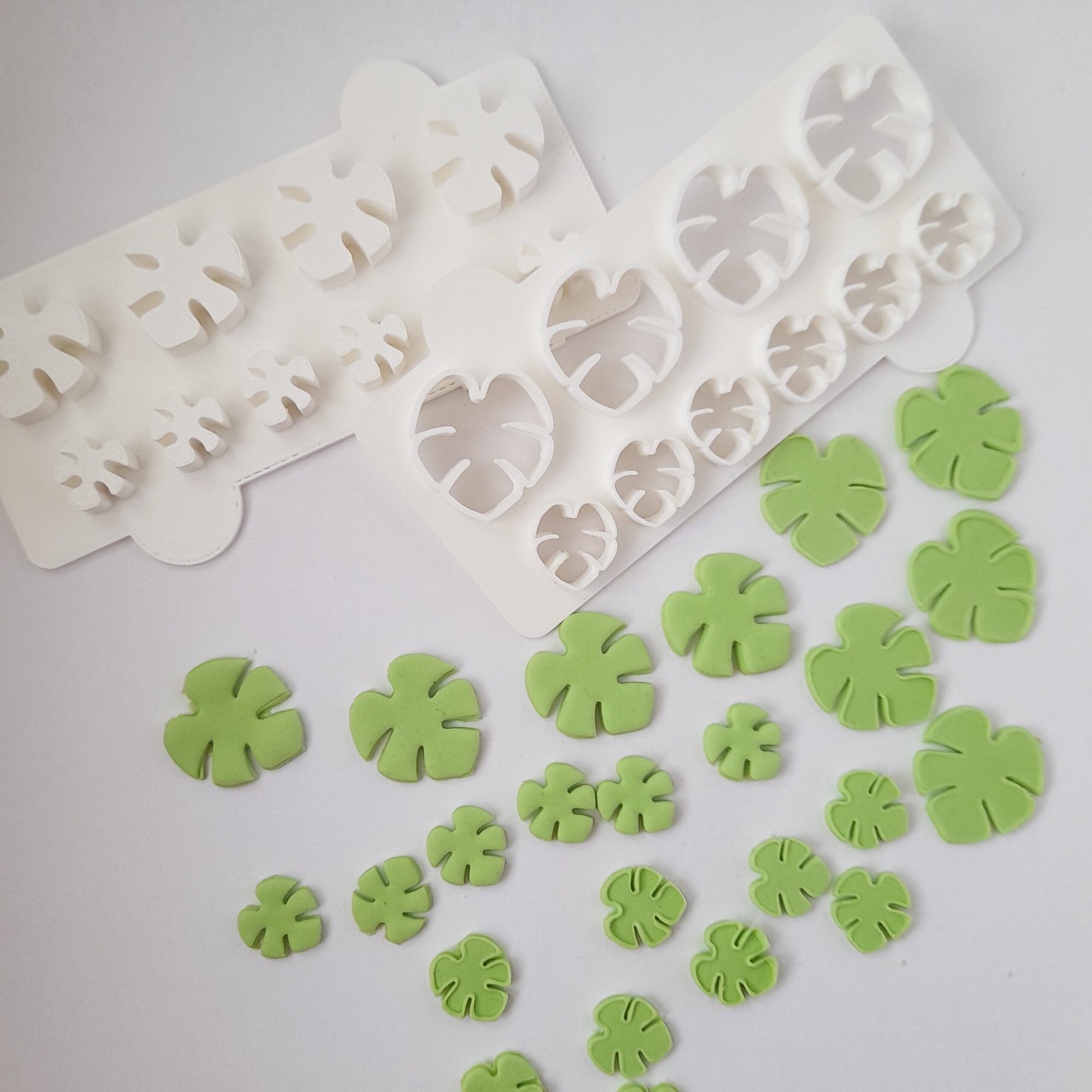 KREATIVNI SLATKIŠI Modla za izradu kolača Tropski list, 15 mm, Bela