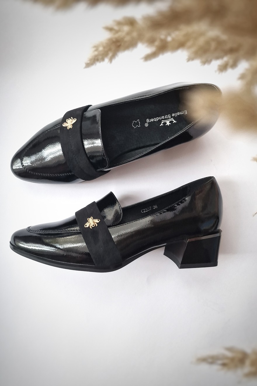 Ženske cipele sa zlatnim detaljem, Crne