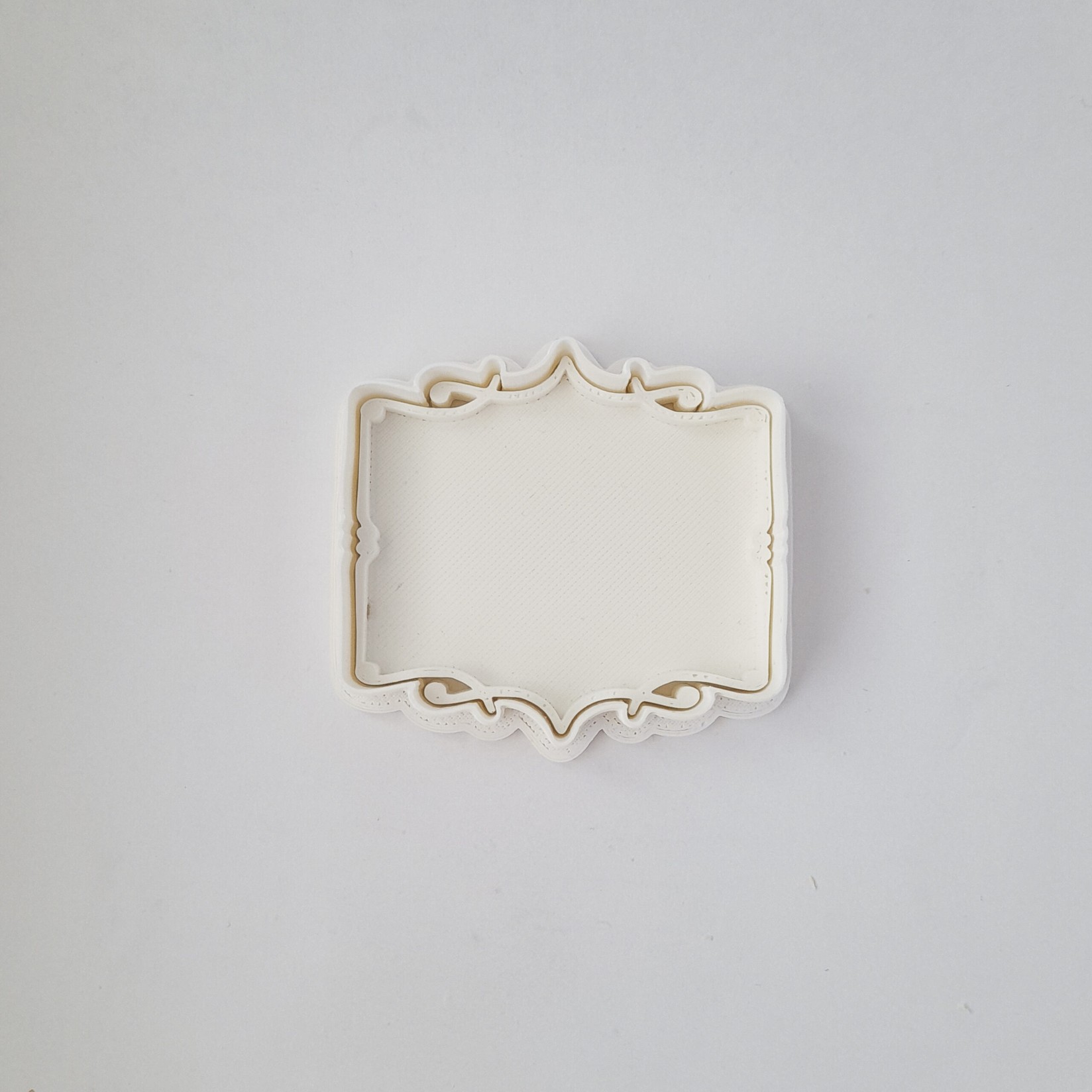 KREATIVNI SLATKIŠI Modla za kolače i ukrase Retro ram, 8 cm, Bela