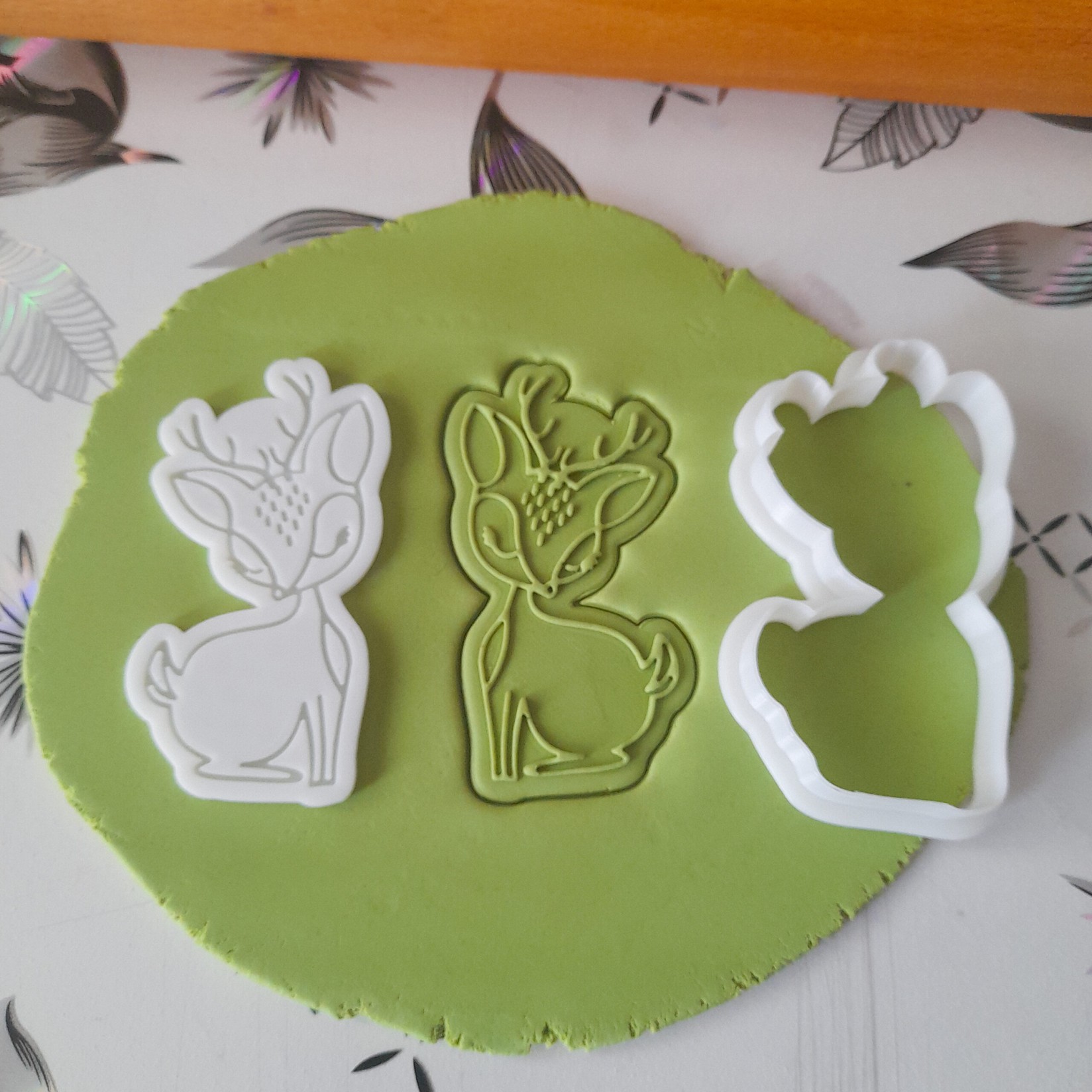 KREATIVNI SLATKIŠI Modla za kolače i ukrase Irvas, 6 cm, Bela