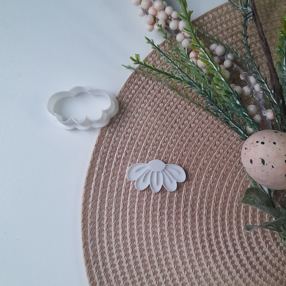 KREATIVNI SLATKIŠI Modla za kolače i ukrase Cvet, 8 cm, Bela