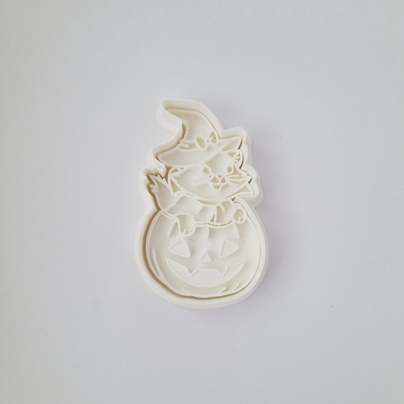 KREATIVNI SLATKIŠI Modla za kolače i ukrase Maca i bundeva, 6 cm, Bela