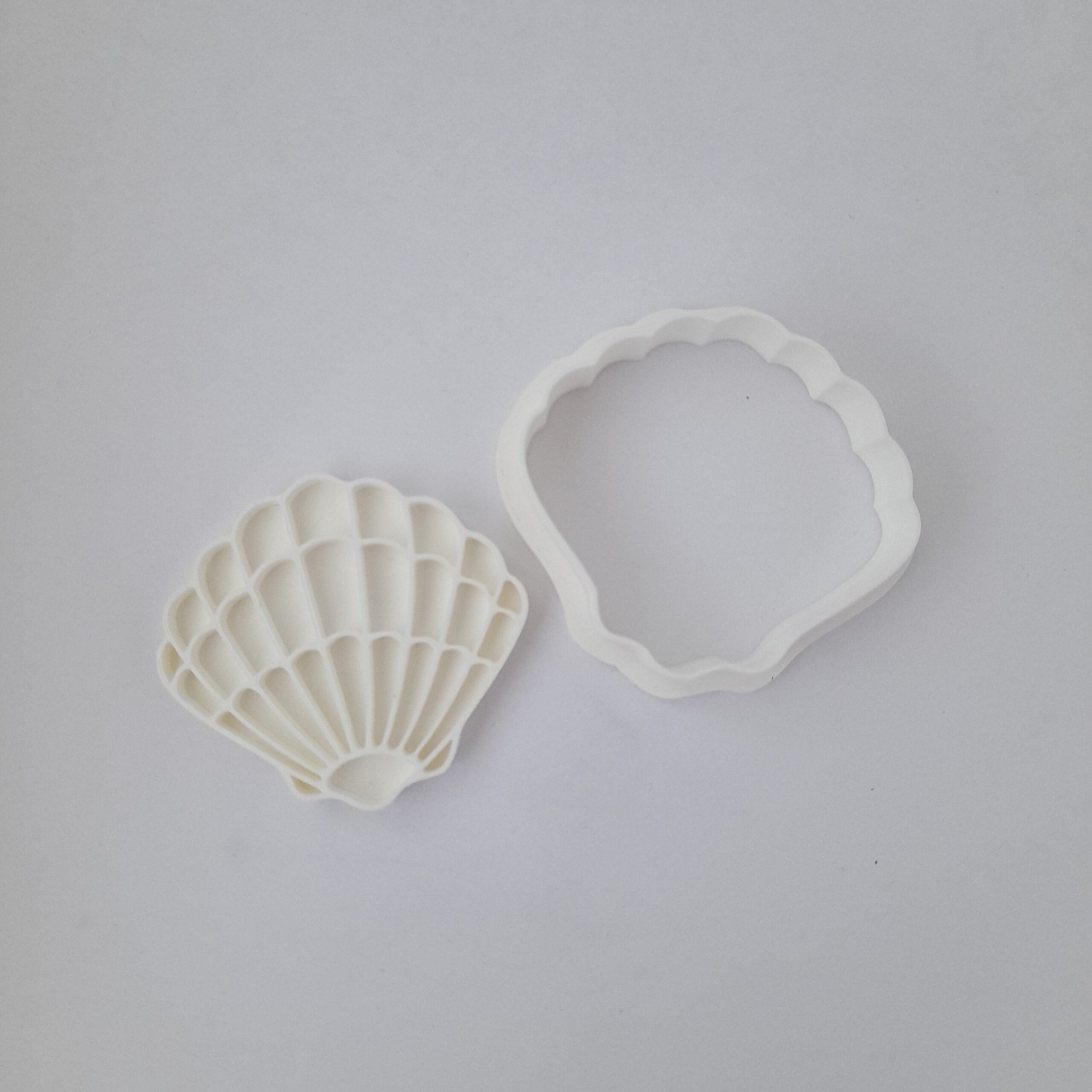 KREATIVNI SLATKIŠI Modla za kolače i ukrase Školjka, 8 cm, Bela