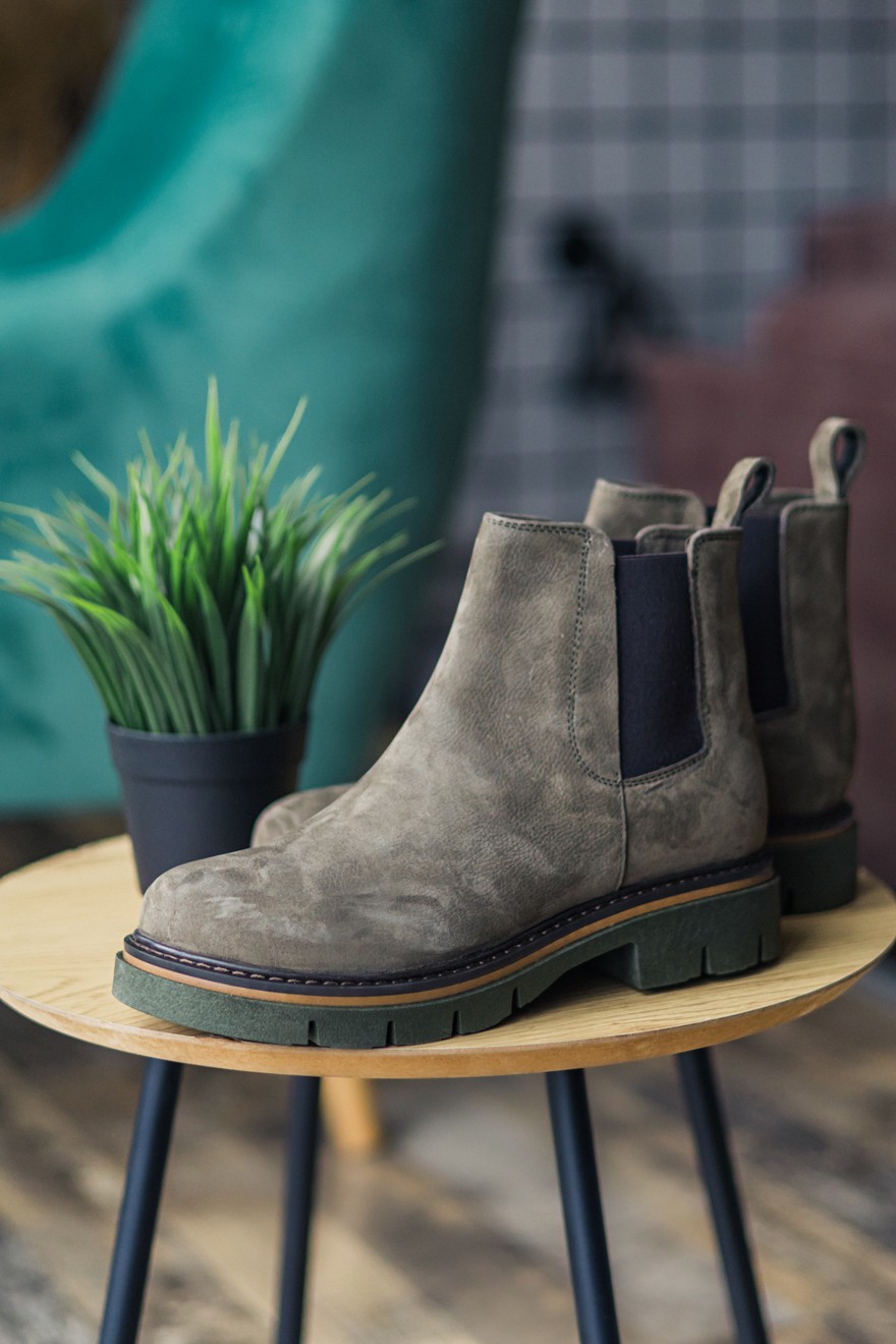 Ženske ravne kožne čizme, Maslinaste