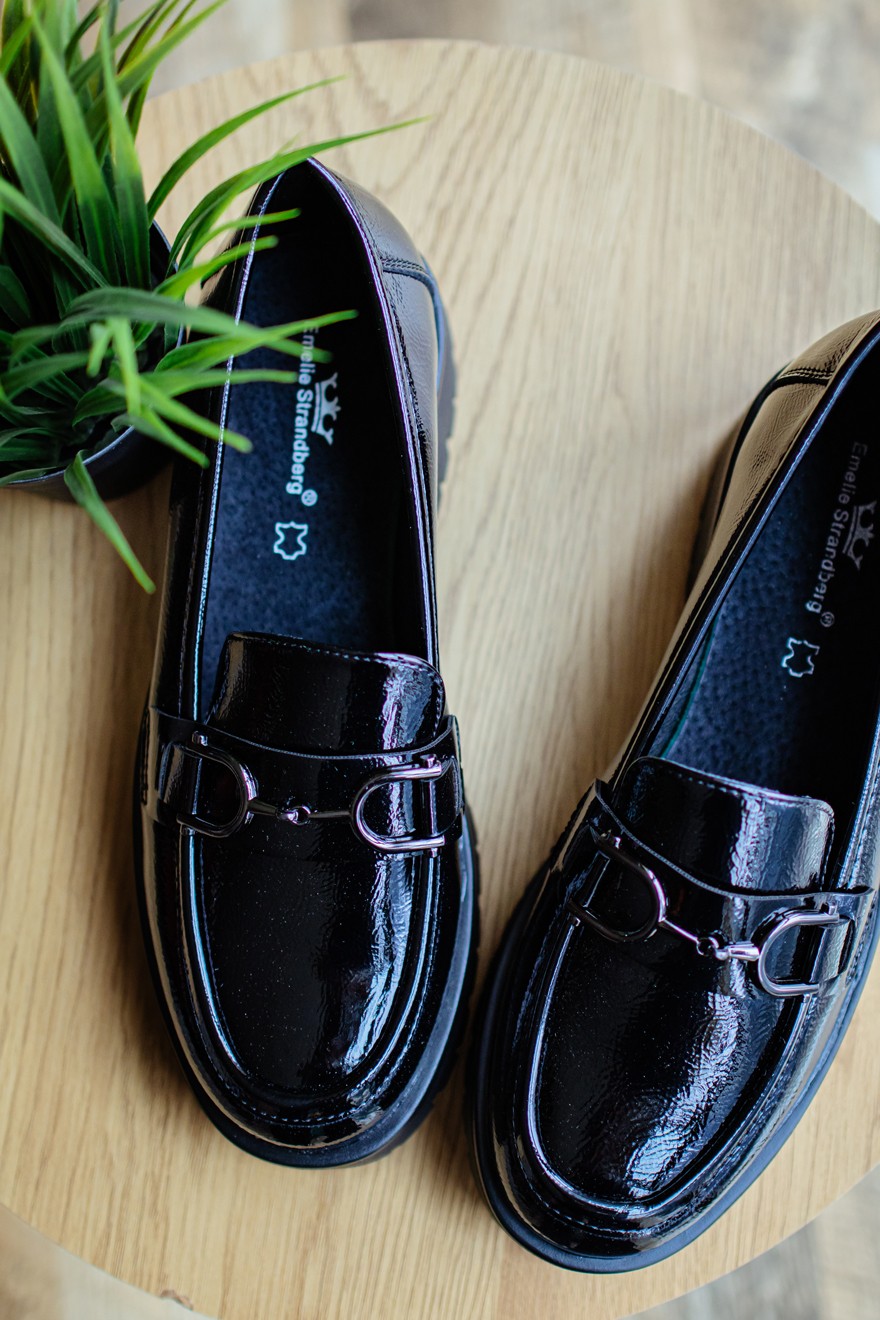 Ženske lakovane mokasine, Crne