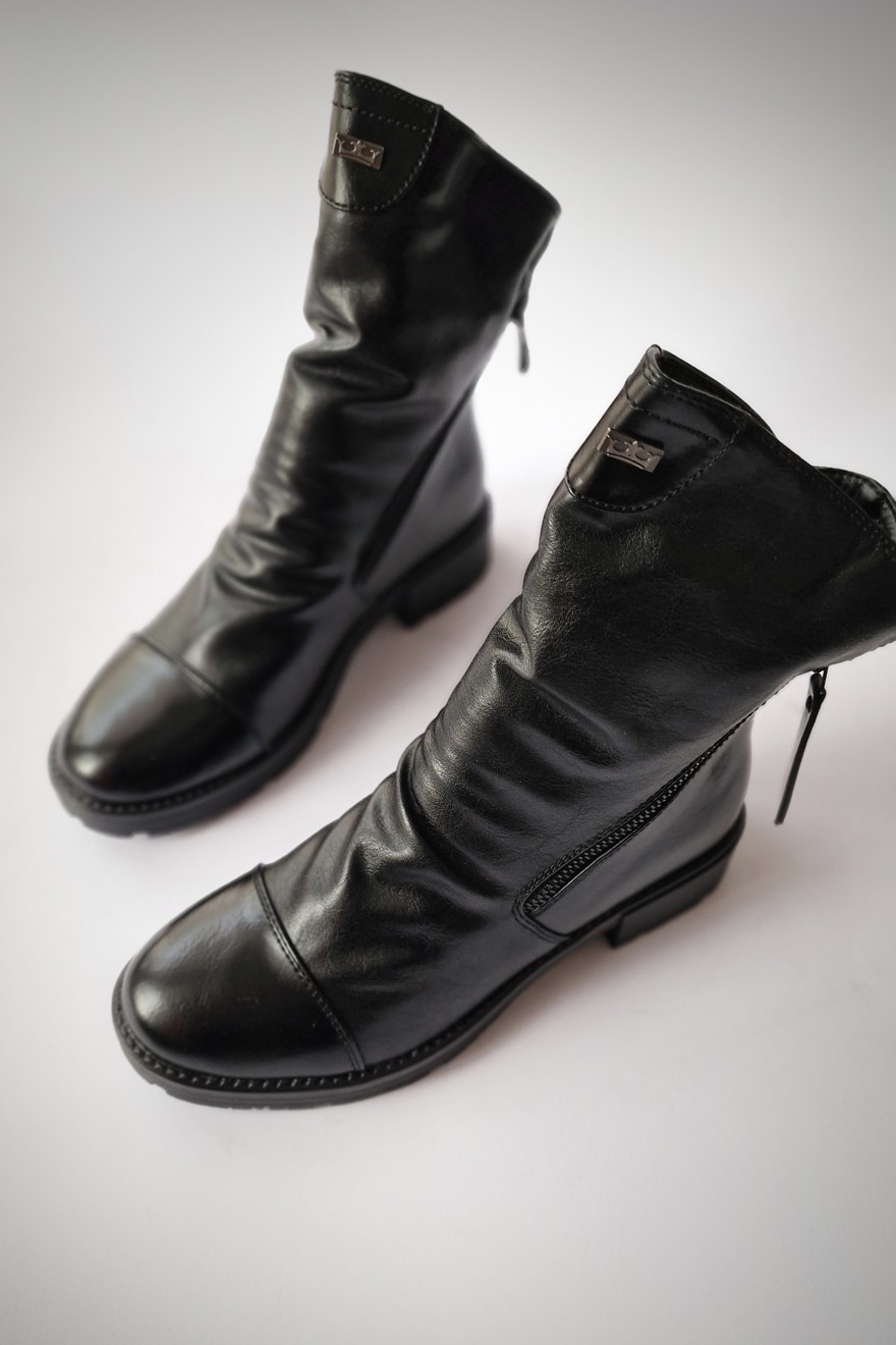 Ženske čizme, Ravne, Crne