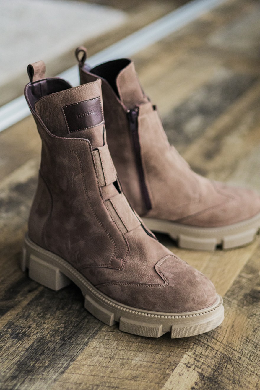 Ženske kožne čizme, Braon