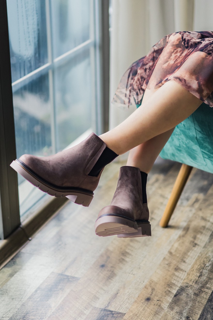 Ženske ravne kožne čizme, Braon