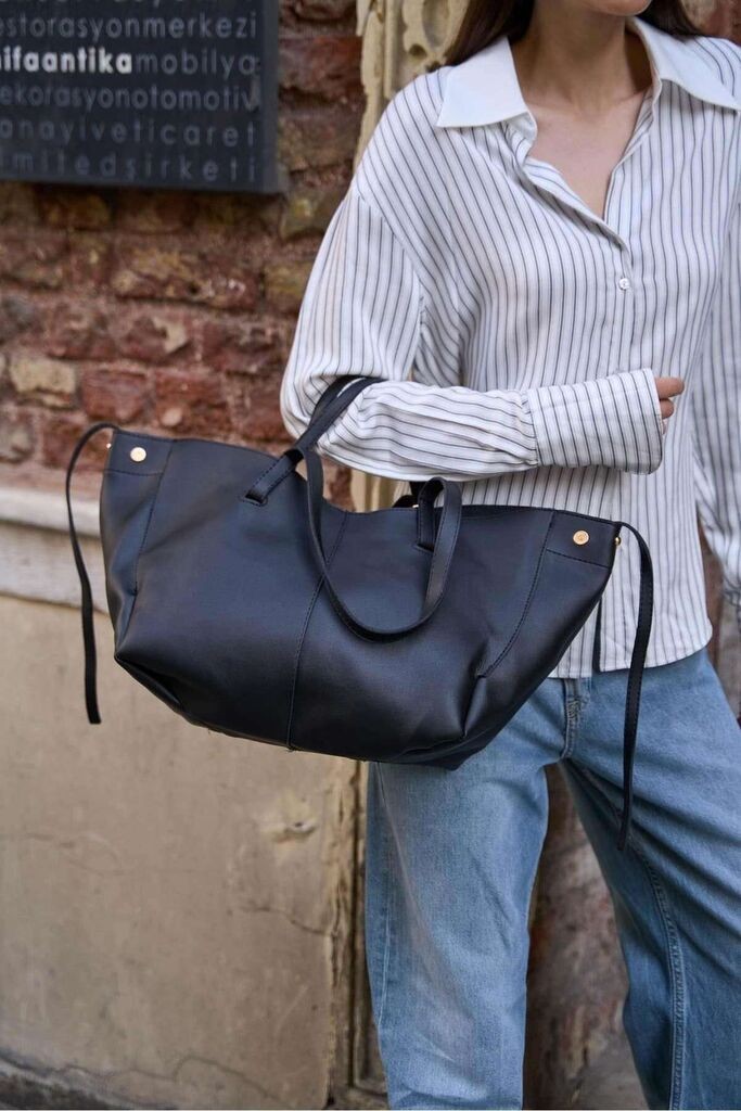 Madamra Ženska torba MK1020024SM25-001, Crna