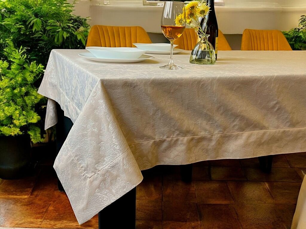 Viktorija Stolnjak Nerry, 160x300 cm, Krem