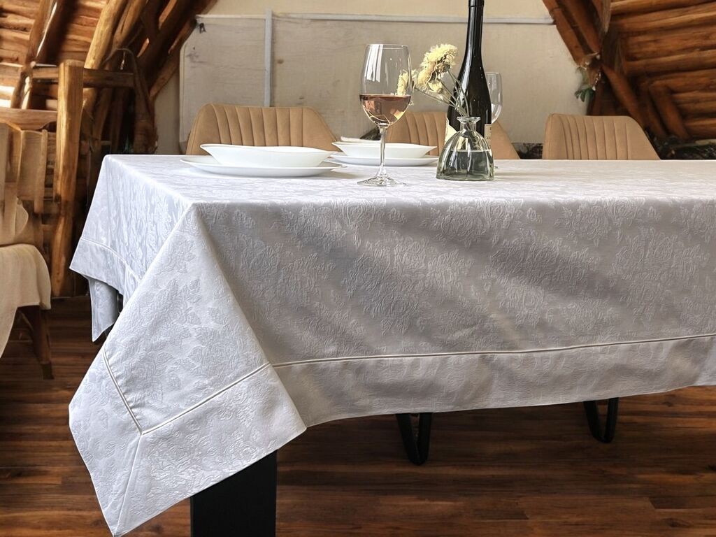 Viktorija Stolnjak Nerry, 160x250 cm, Beli