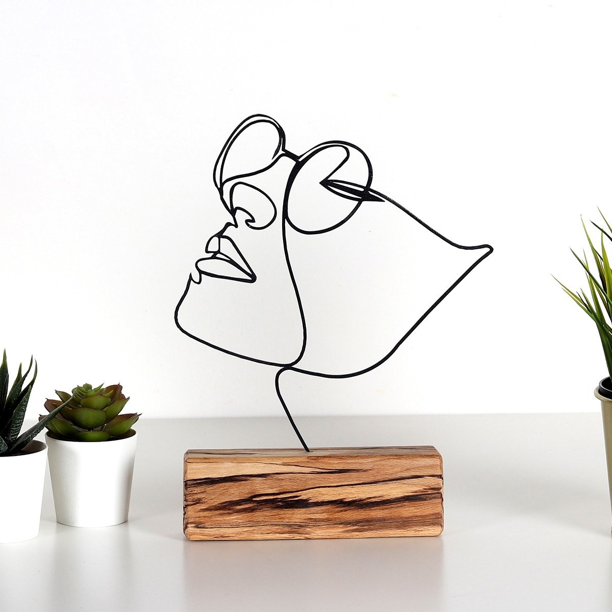 Aberto Design Dekorativna figura M-037, 17x31x3.5 cm, Crna