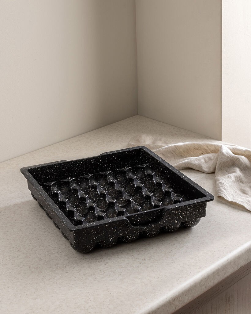 Madame Coco Modla za kolače Leoville, 28x28x6cm, Crna