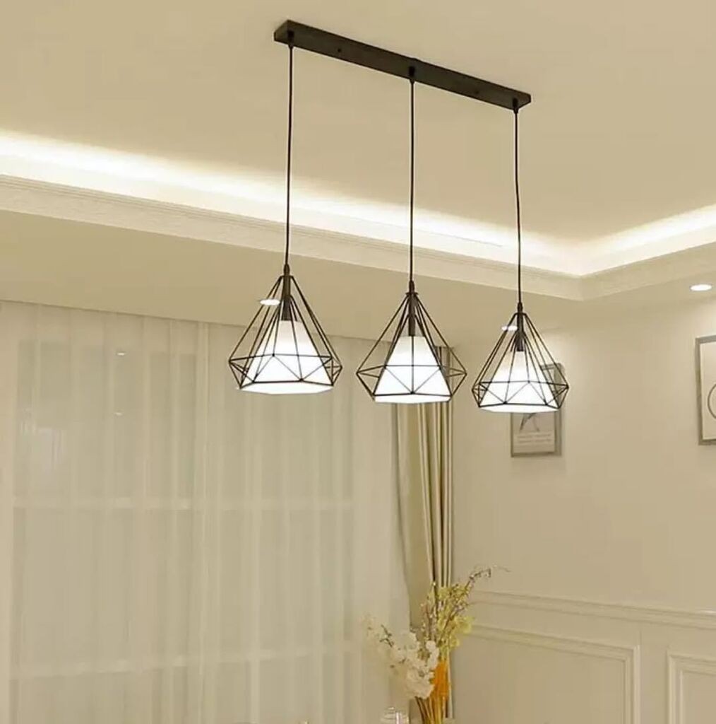 Visilica Romb sa Pravougaonikom, Crna