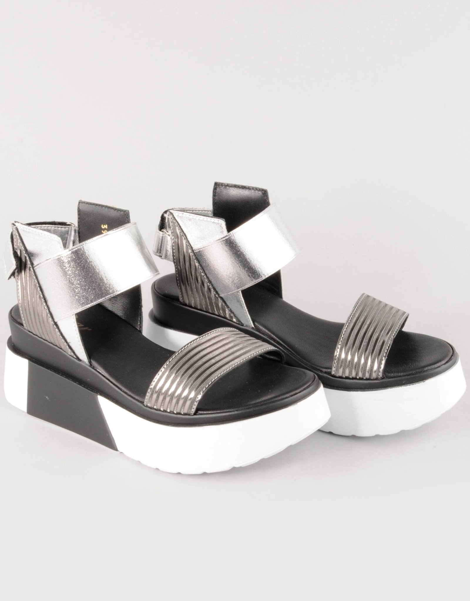 Paar Ženske kožne sandale 39801-96, Srebrne boje