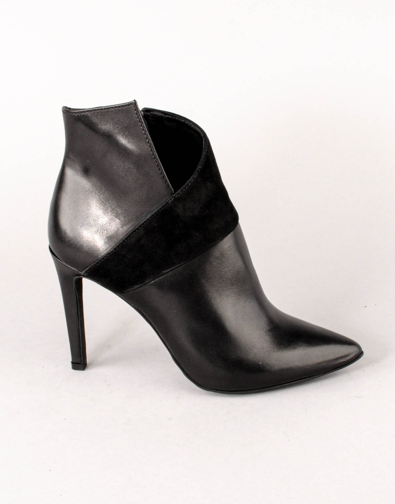 Paar Ženske kožne čizme na štiklu 17624-1, Crne