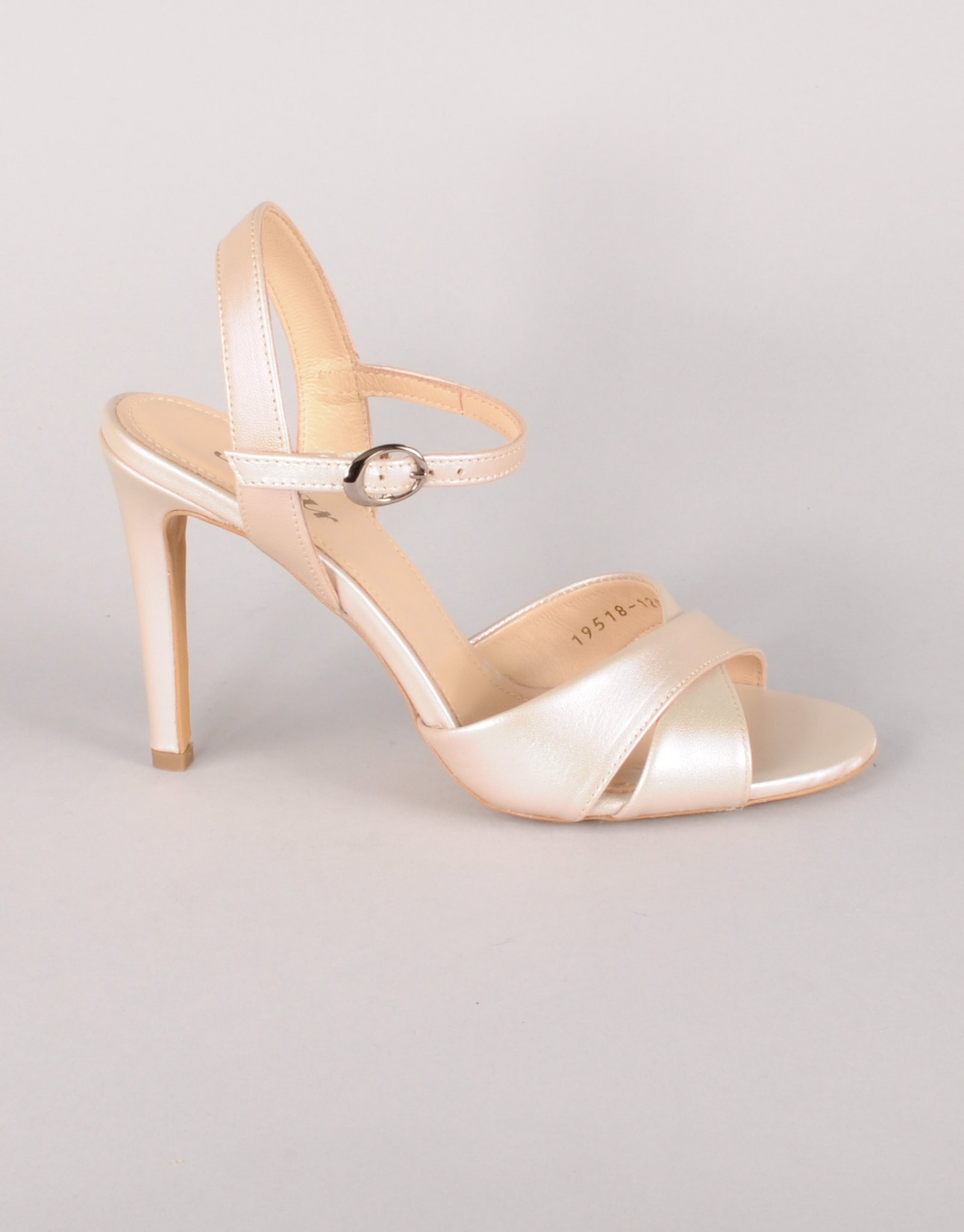 Paar Ženske kožne sandale na štiklu, Šampanjac