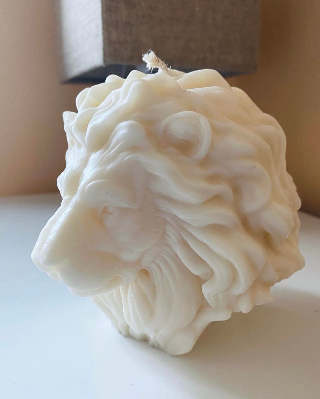 Nuaž Mirisna sveća Lav, Bela