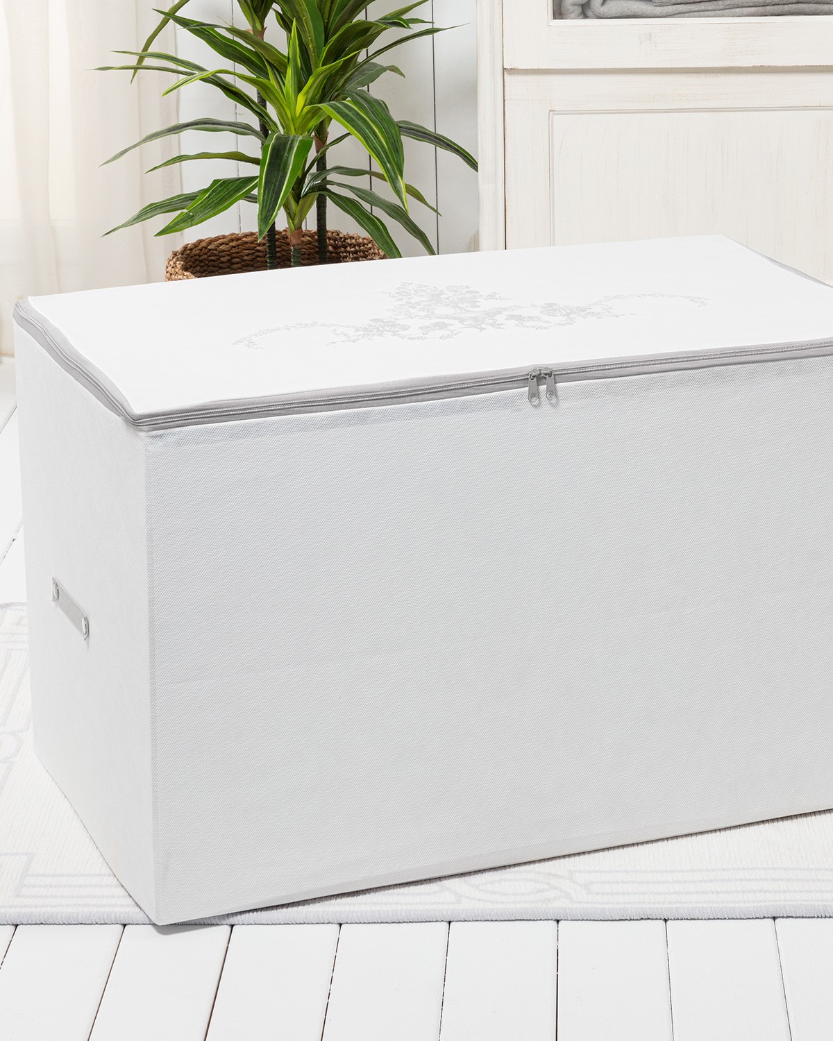 Madame Coco Organizator, Beli