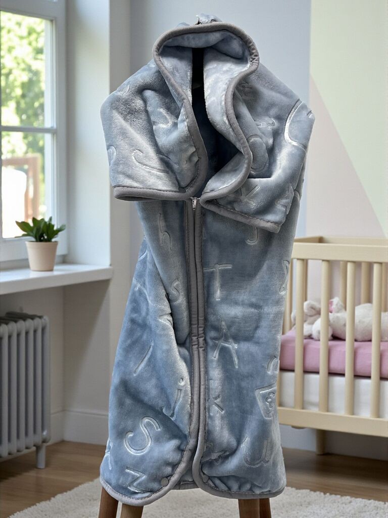 Viktorija Bebi ćebe 2u1 – ćebe, prekrivač i topli bebi džak 80x90cm Bear Blue