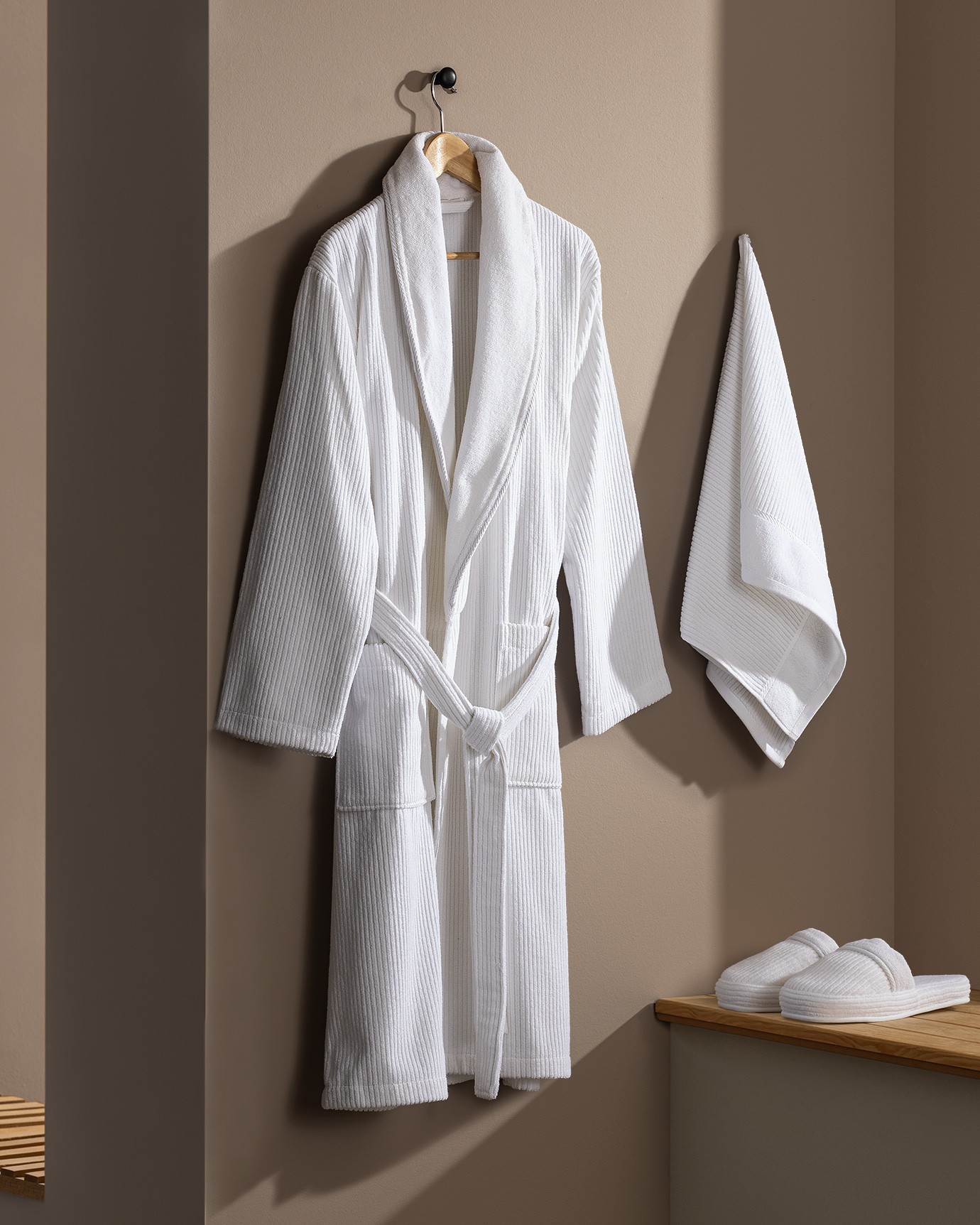 Madame Coco Set muški bademantil sa peškirom i papučama Corentin, Beli