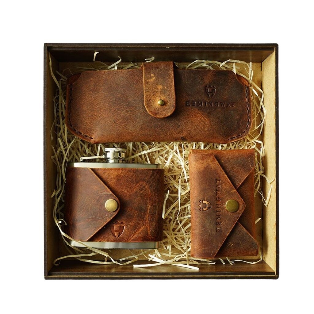 Hemingway Set Guerrilla gift box, Novčanik, futrola za naočare i pljoska, Braon
