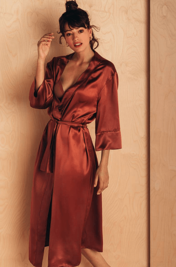 Mione Svileni ogrtač, Bordo