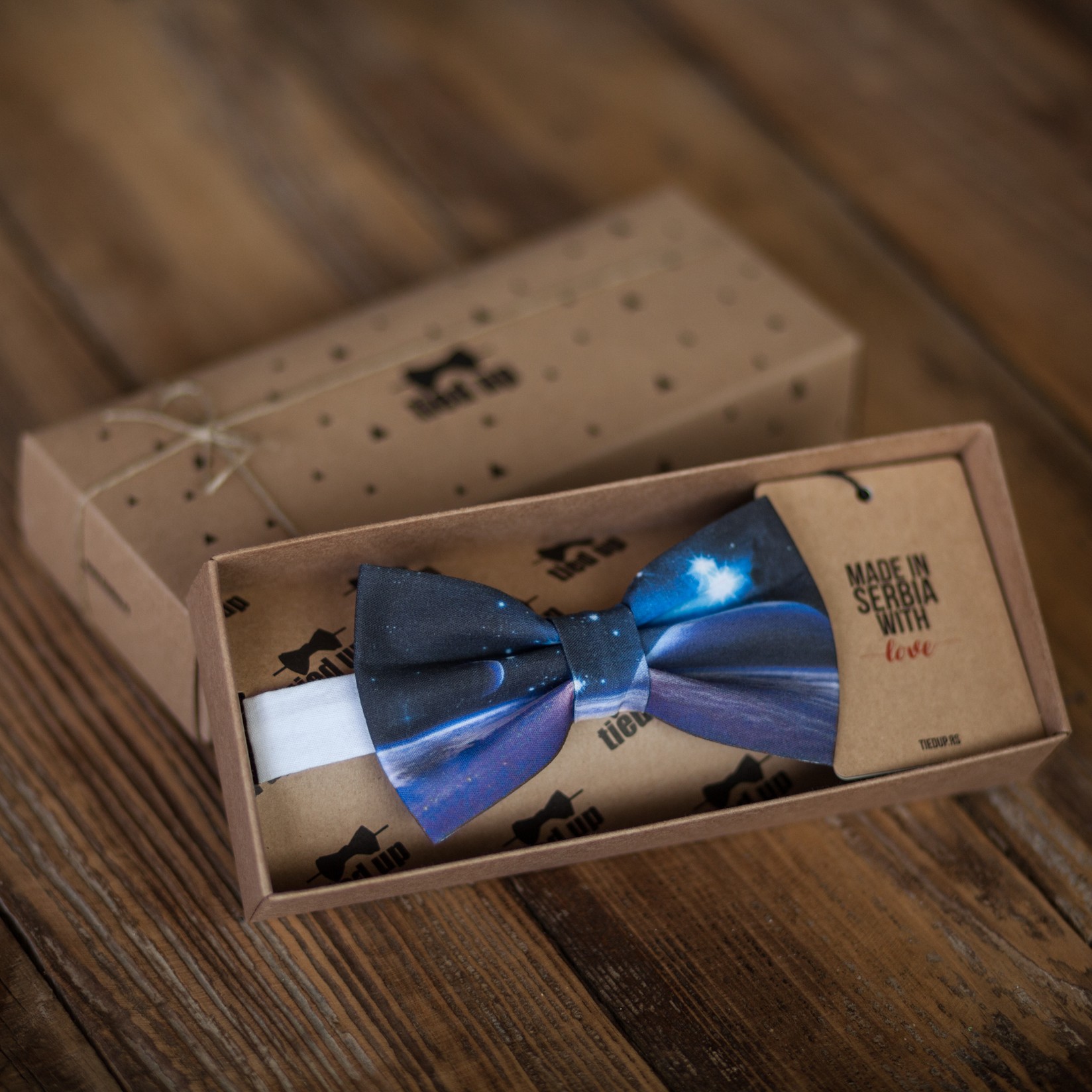 TIED UP Leptir mašna Svemir