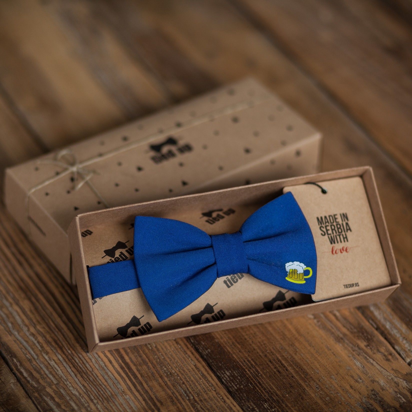 TIED UP Leptir mašna krigle piva plava