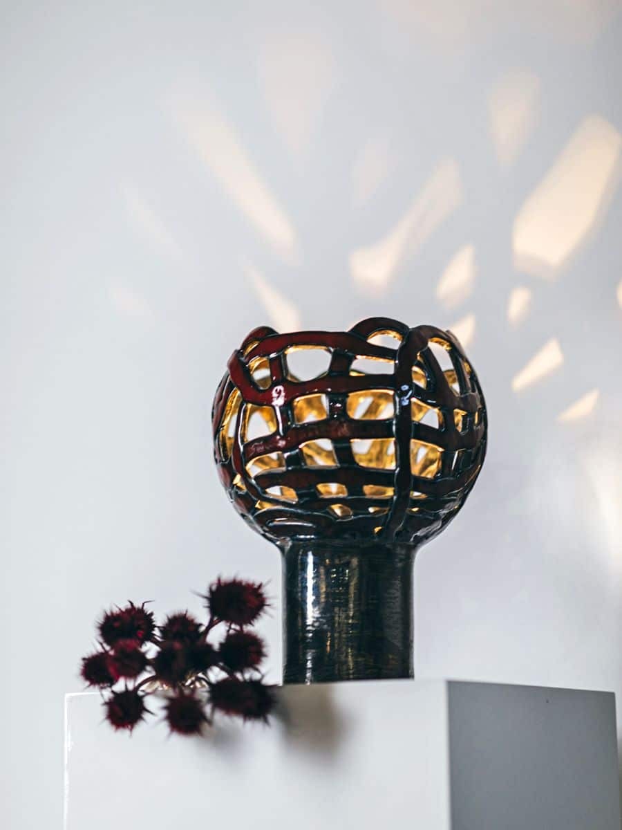 MAISON ADORABLE Keramička lampa BOBA ART 40 cm, Crno- crvena