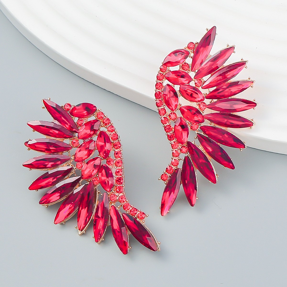 Marvel Co Ženske minđuše sa cirkonima, Crvene