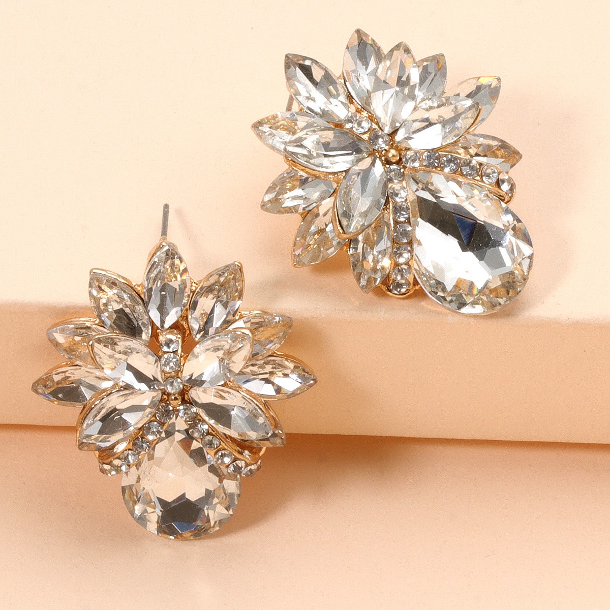 Marvel Co Ženske minđuše sa cirkonima, Bele