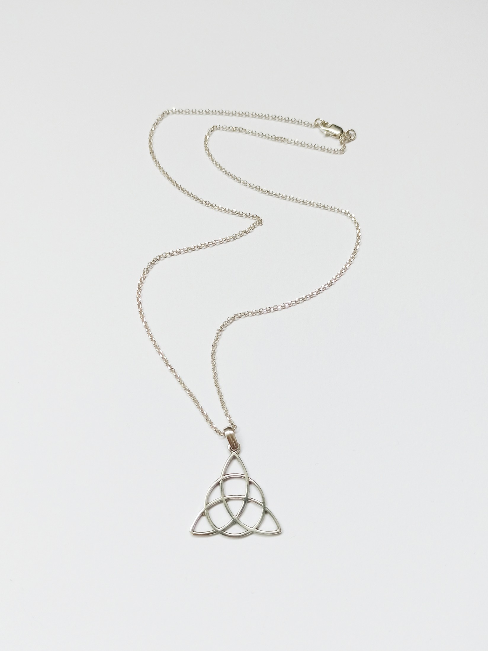 ROD Ženska srebrna ogrlica Triketra