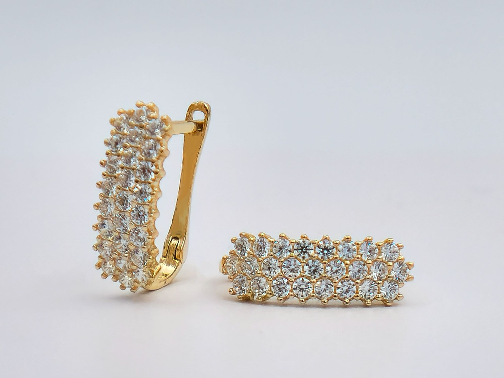 Ženske minđuše sa cirkonima, Zlatne