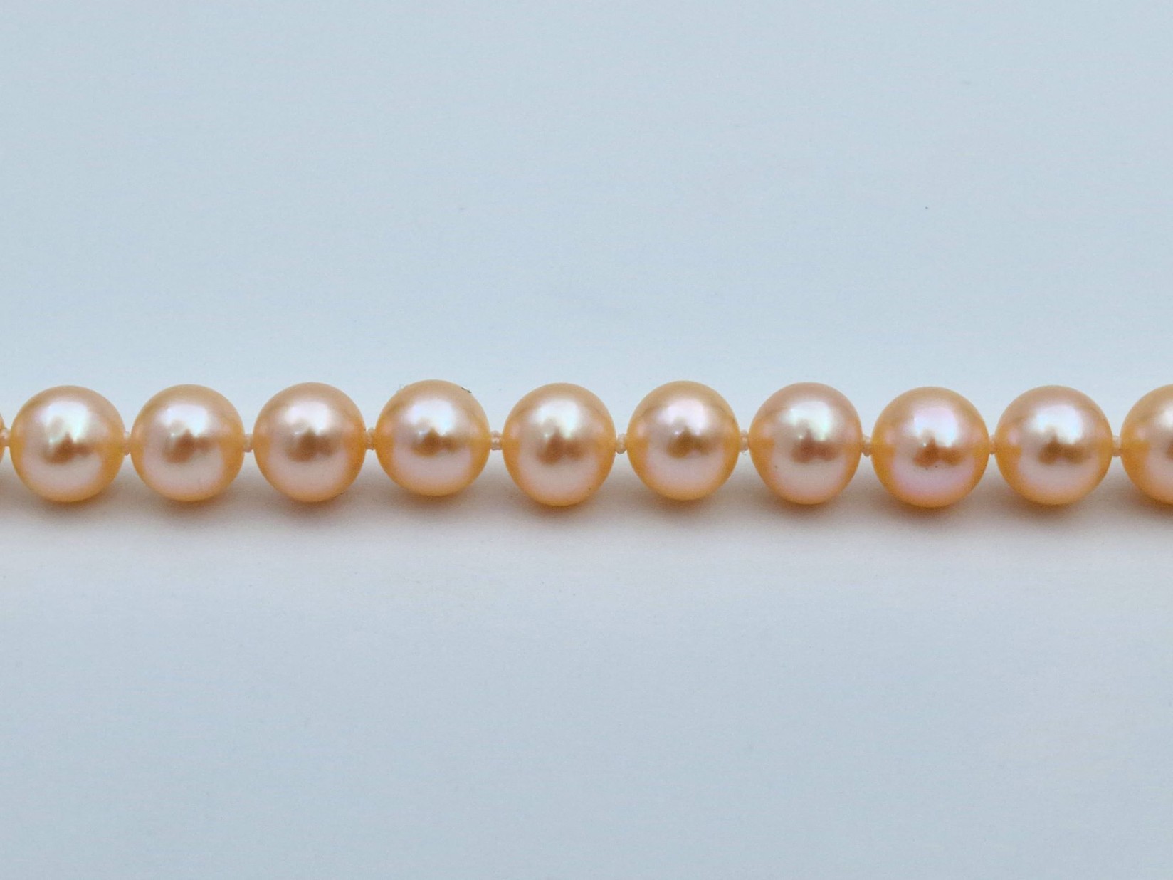 Ženska narukvica sa biserima, Zlatna