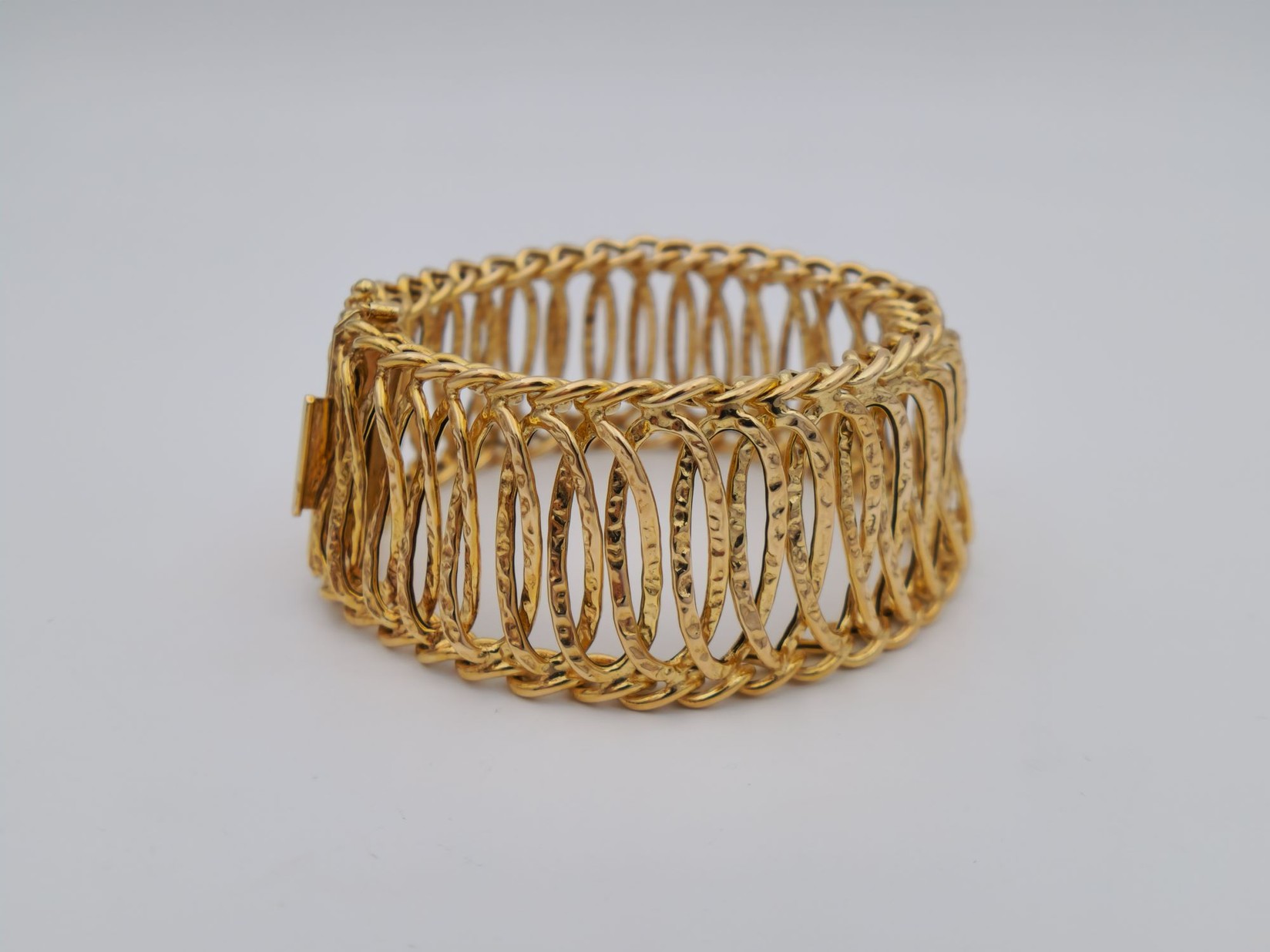 Ženska narukvica, Zlatna