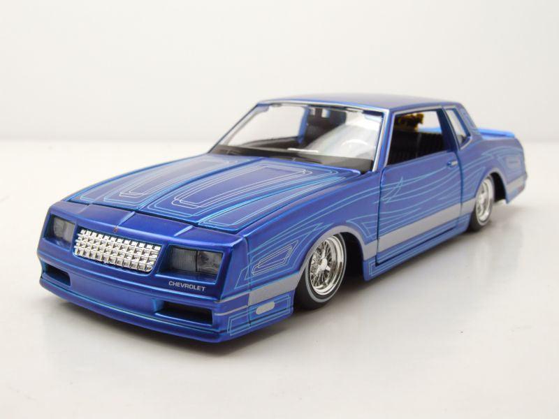 MAISTO Metalni model autića 1:24 Design Lowrider-1986 Chevr 32542 plavi