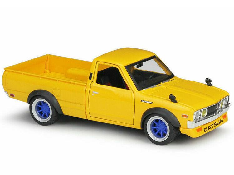 MAISTO Metalni model autića 1:24 Design Tokyo Modern 1973 Datsun 620 Pick-Up 32528 žuti