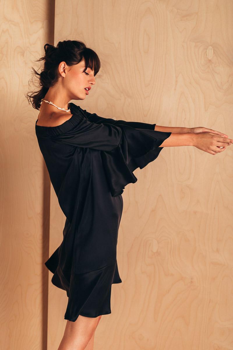 MIONE Ženska svilena kratka lepršava haljina crna